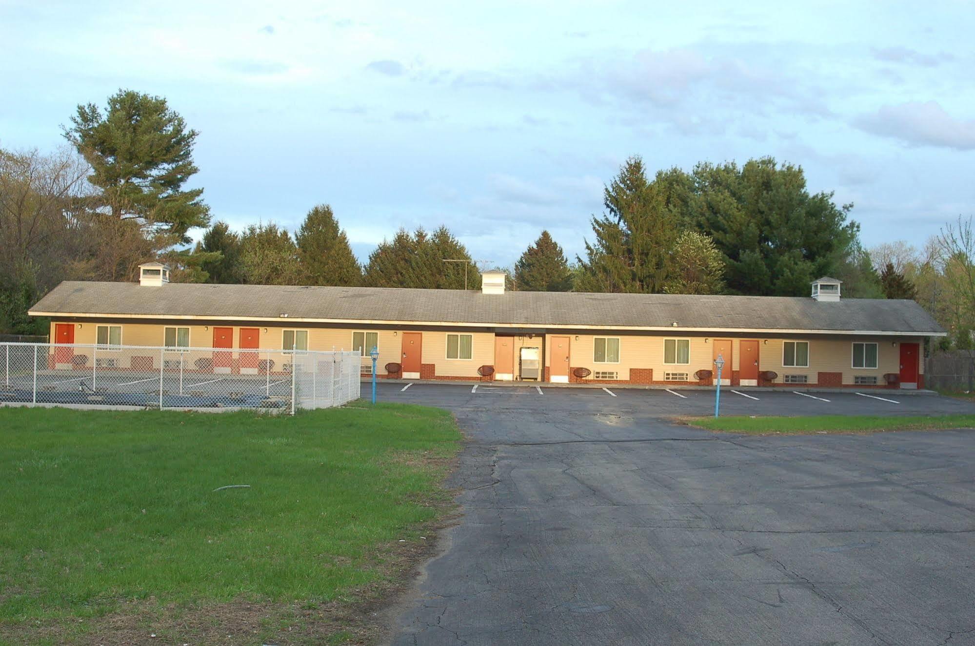 Blue Sky Inn Glens Falls-Saratoga-Lake George ภายนอก รูปภาพ