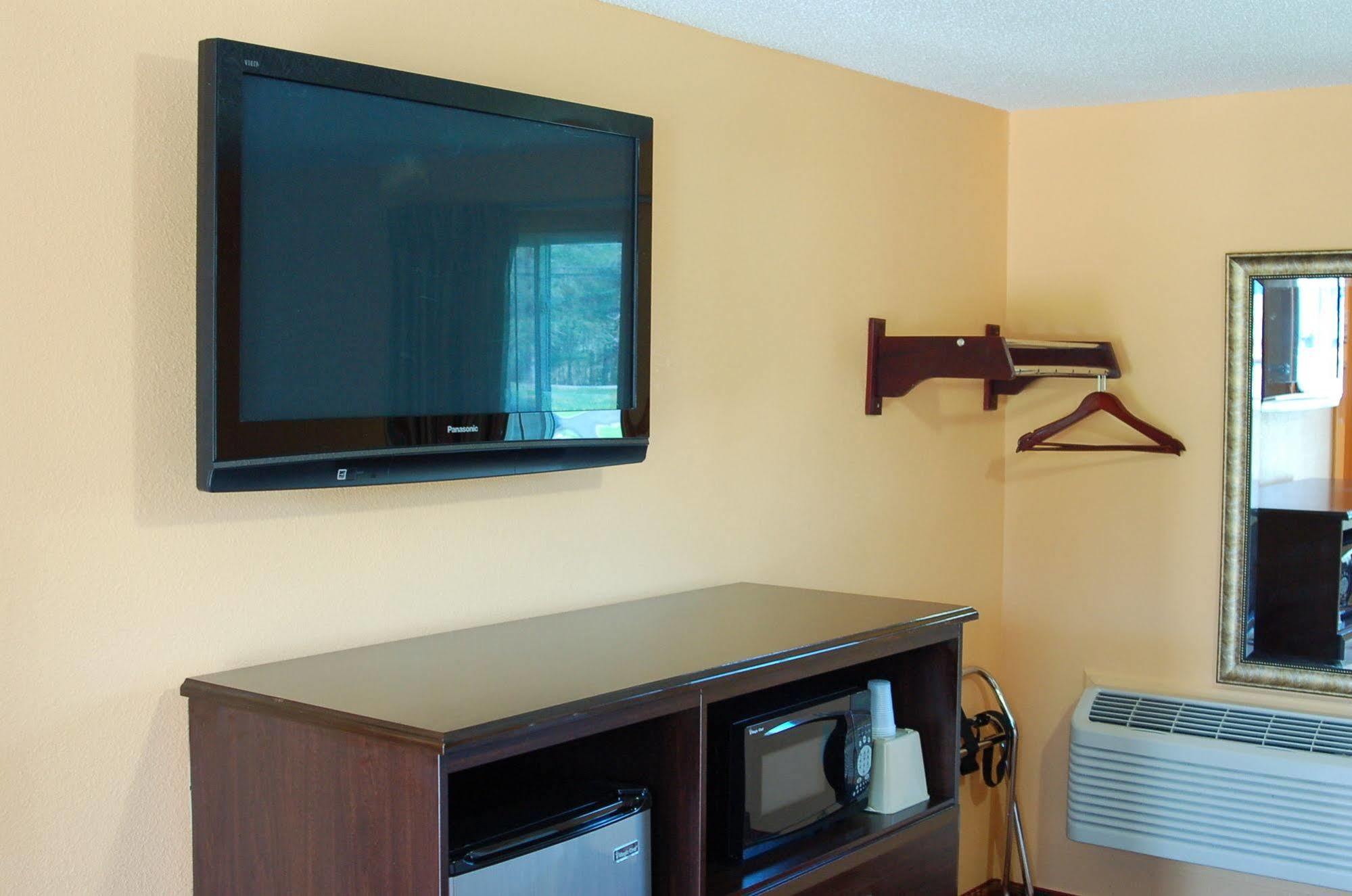 Blue Sky Inn Glens Falls-Saratoga-Lake George ภายนอก รูปภาพ
