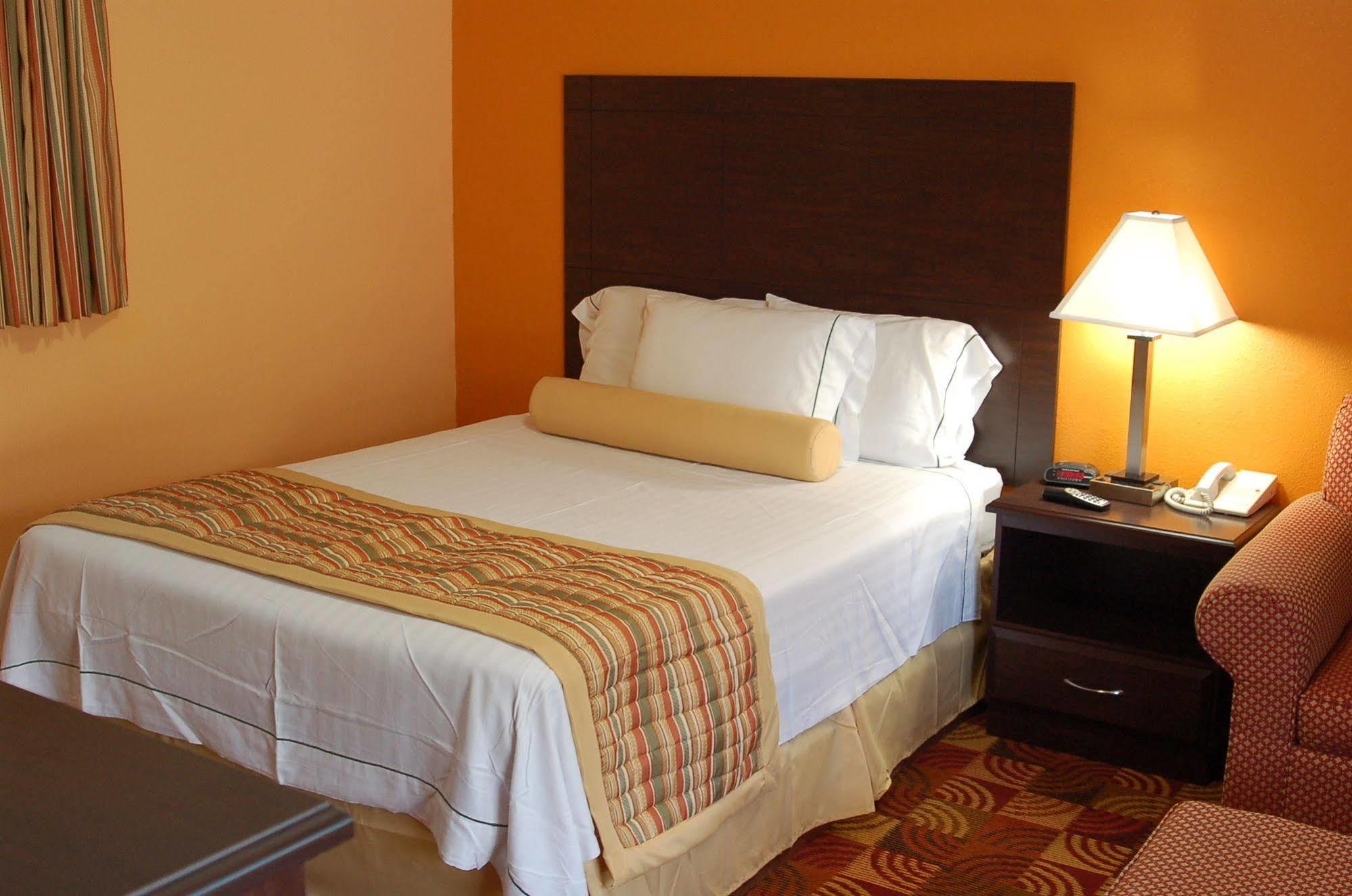 Blue Sky Inn Glens Falls-Saratoga-Lake George ภายนอก รูปภาพ