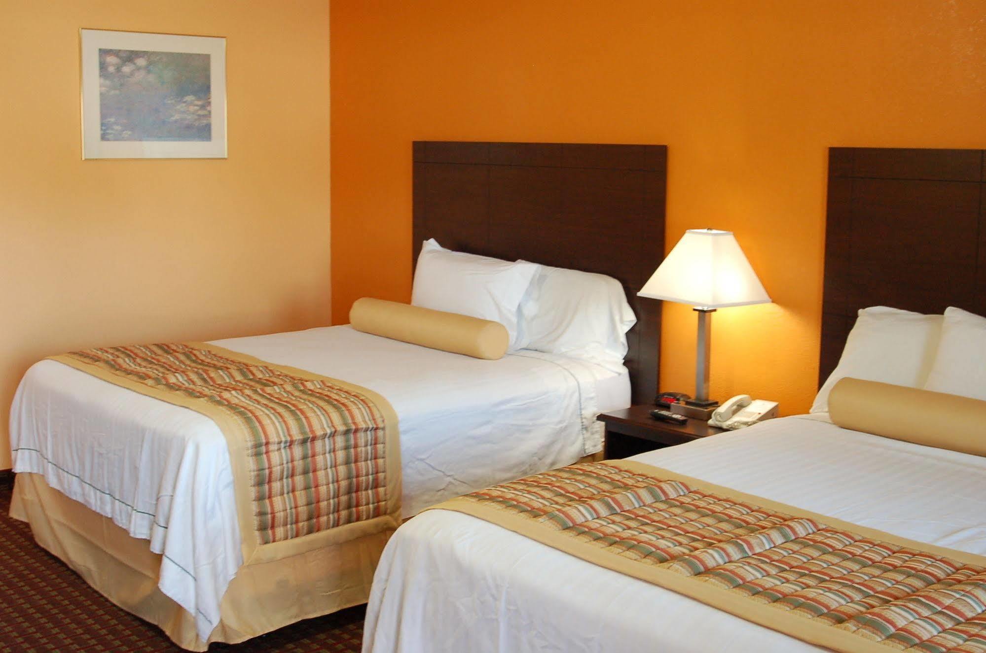 Blue Sky Inn Glens Falls-Saratoga-Lake George ภายนอก รูปภาพ