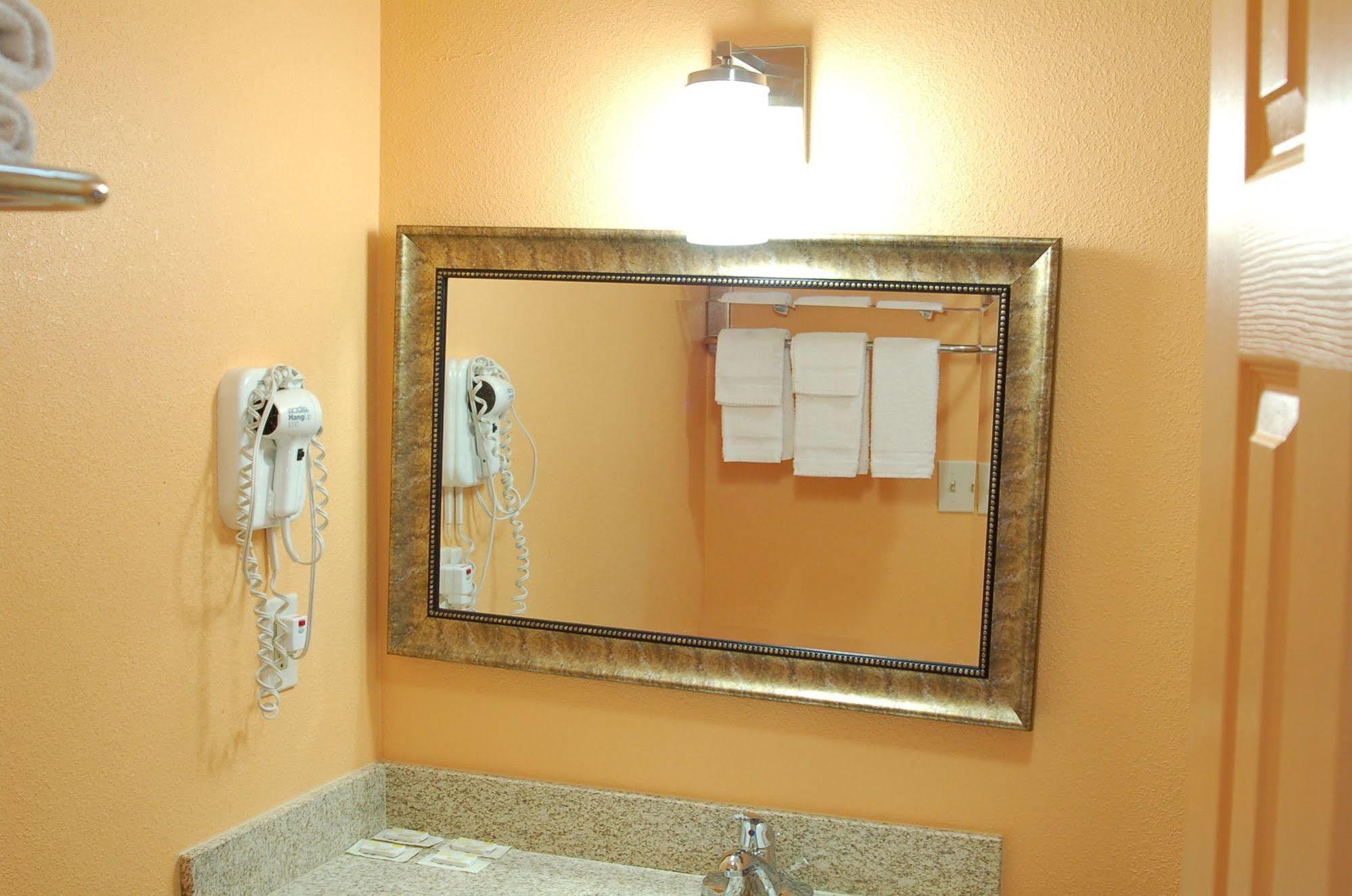 Blue Sky Inn Glens Falls-Saratoga-Lake George ภายนอก รูปภาพ