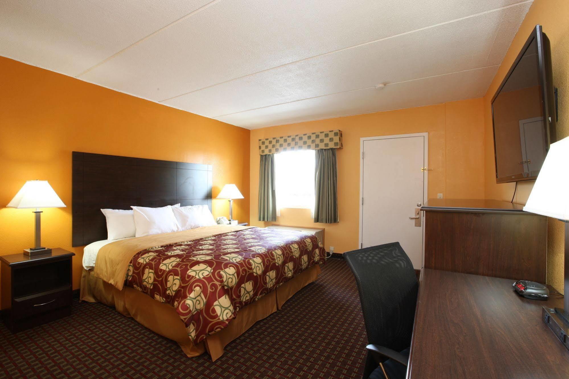Blue Sky Inn Glens Falls-Saratoga-Lake George ภายนอก รูปภาพ