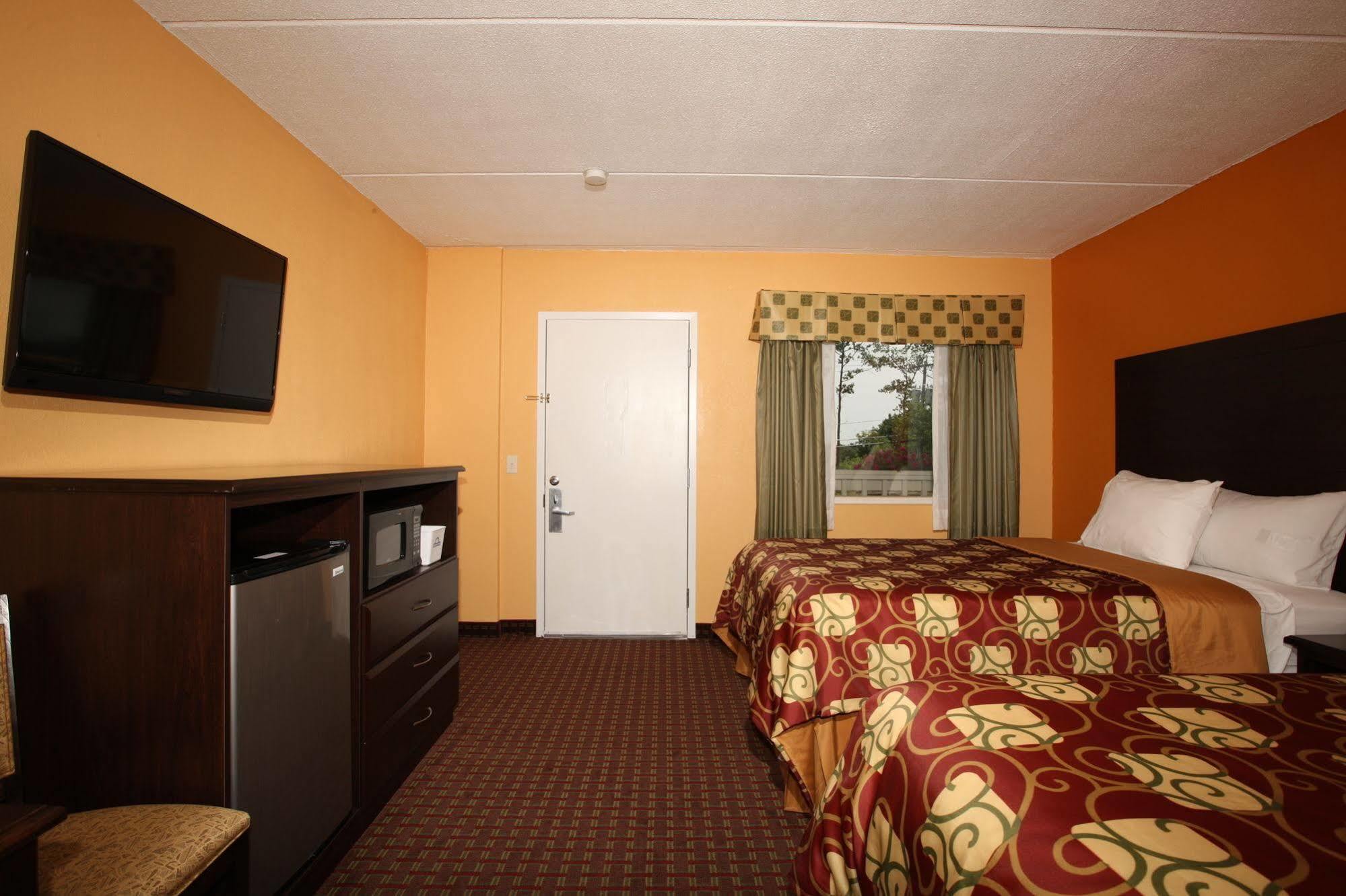Blue Sky Inn Glens Falls-Saratoga-Lake George ภายนอก รูปภาพ