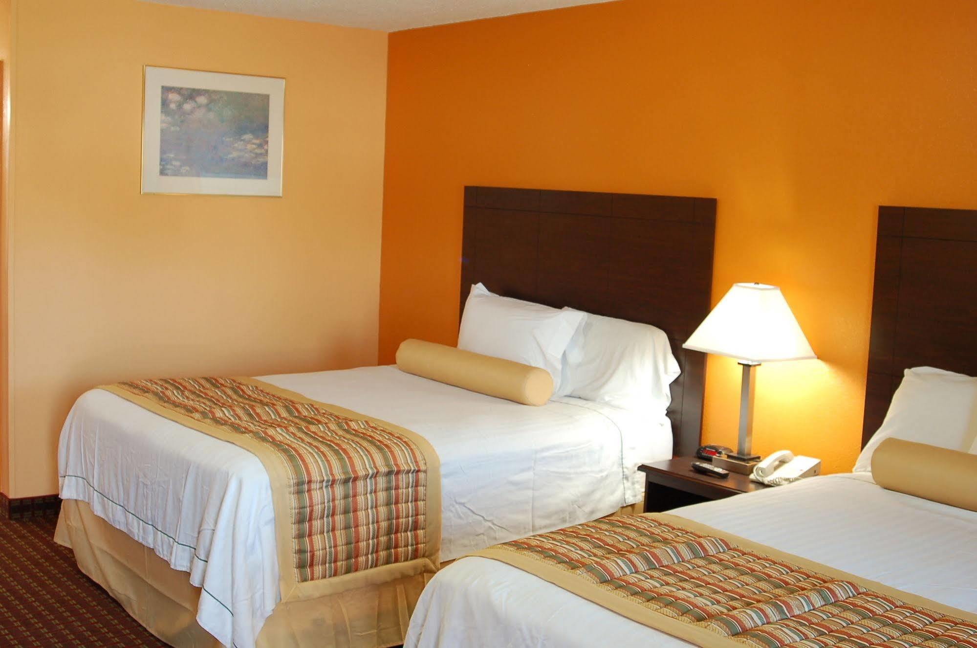 Blue Sky Inn Glens Falls-Saratoga-Lake George ภายนอก รูปภาพ