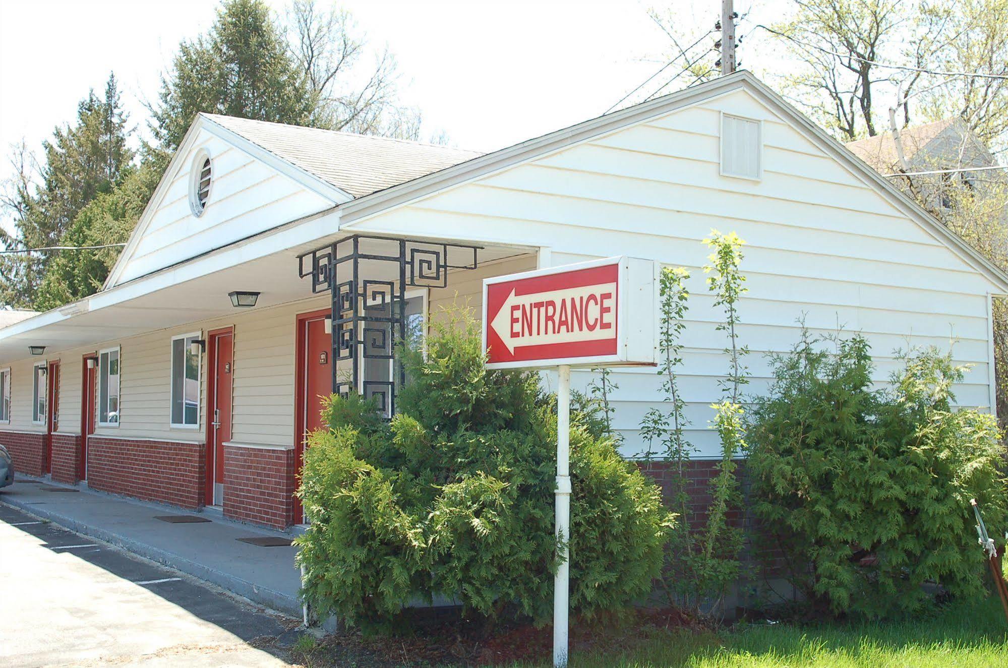 Blue Sky Inn Glens Falls-Saratoga-Lake George ภายนอก รูปภาพ